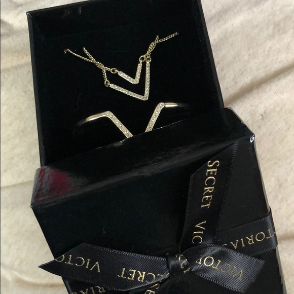 Necklace and bracelet set - Picture 2 of 3